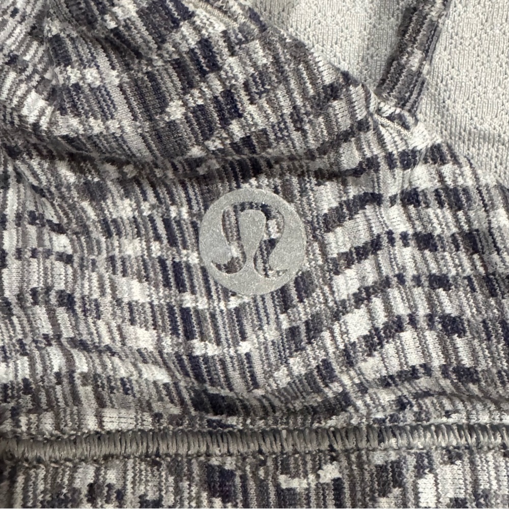 Lululemon Free To Be Bra (Wild) in Arrow Jacquard Battleship Silver Spoon Sz 10 - Picture 6 of 8